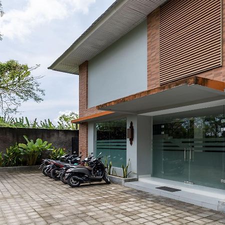 Cove Matahari Guesthouse Sunset Legian Exterior foto